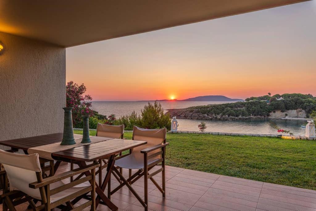 Villa Idyle - Beachfront Residence Tragána Exterior foto